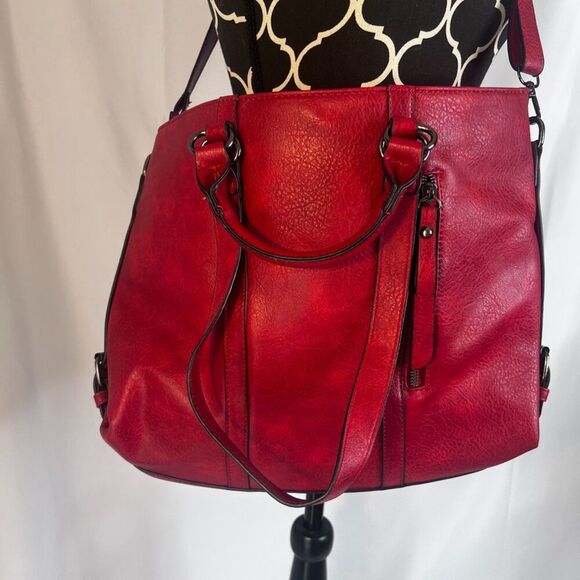 Large Power Red Leather Crossbody Shoulder Bag - Picture 3 of 9
